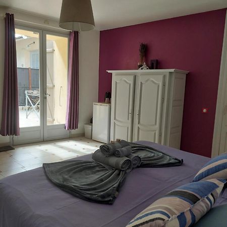 Mas Des Cigognes Bed & Breakfast Le Thor Luaran gambar