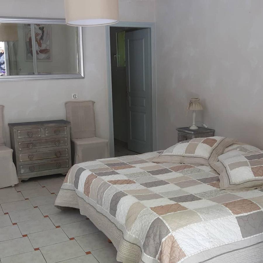 Mas Des Cigognes Bed & Breakfast Le Thor Luaran gambar