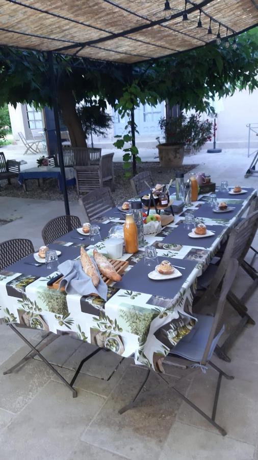 Mas Des Cigognes Bed & Breakfast Le Thor Luaran gambar