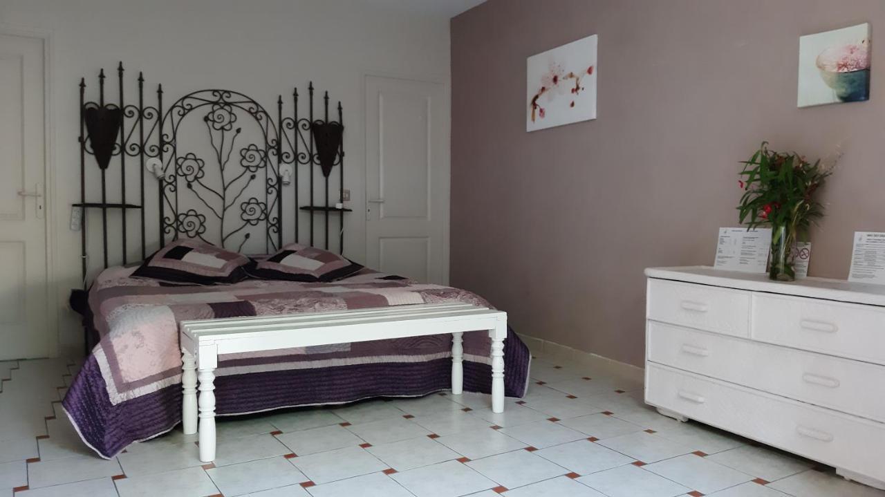 Mas Des Cigognes Bed & Breakfast Le Thor Luaran gambar