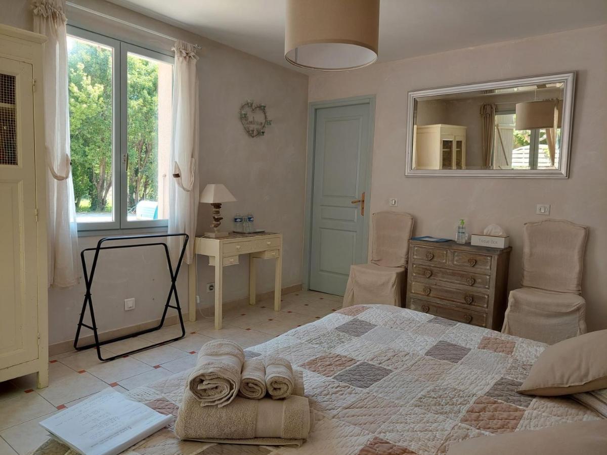 Mas Des Cigognes Bed & Breakfast Le Thor Luaran gambar