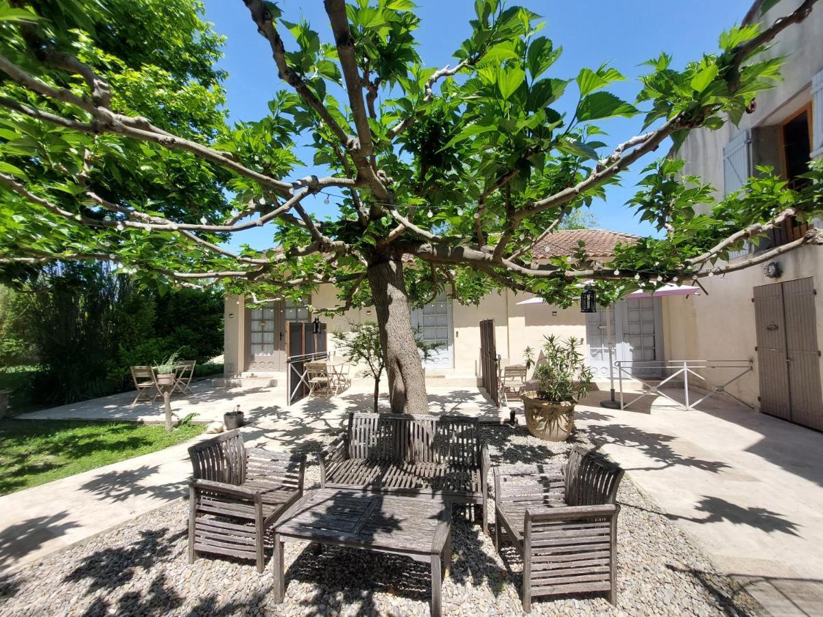 Mas Des Cigognes Bed & Breakfast Le Thor Luaran gambar