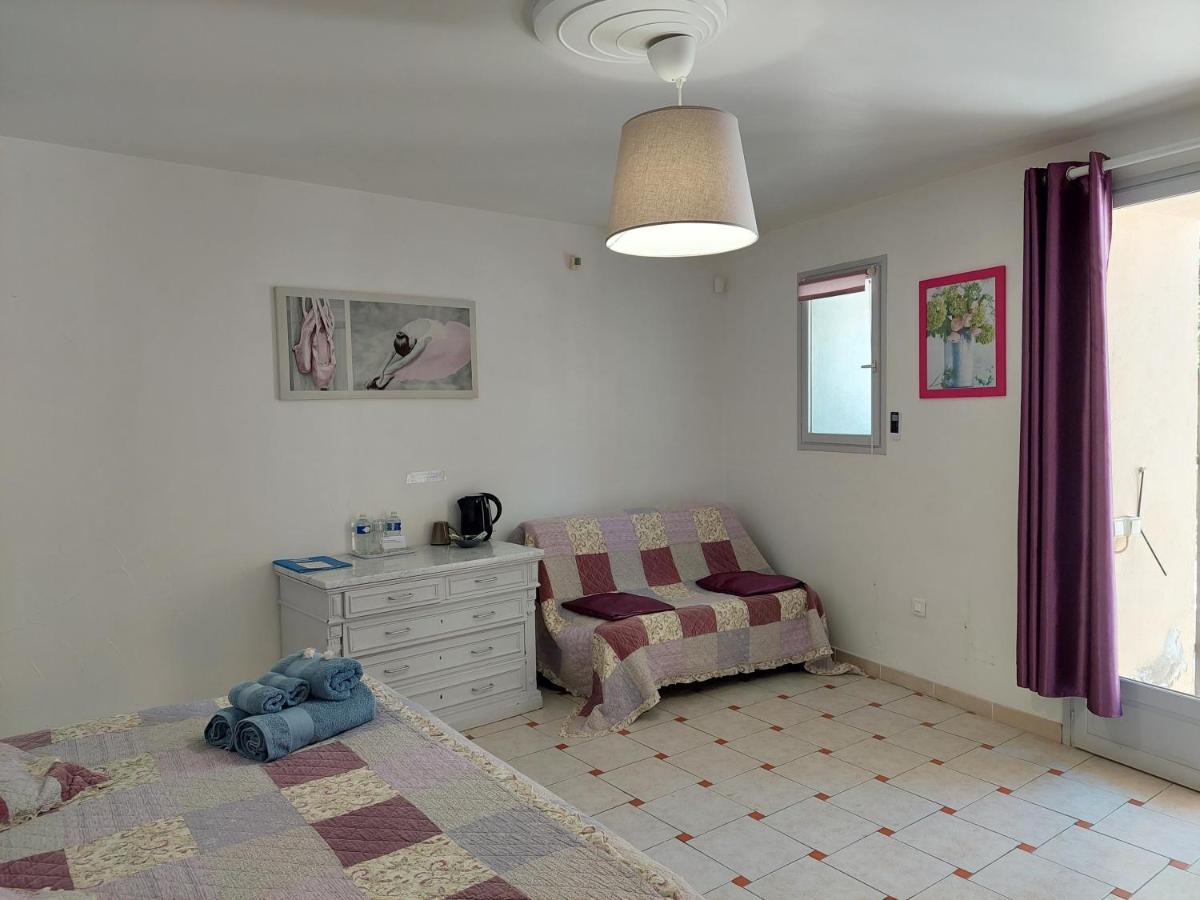 Mas Des Cigognes Bed & Breakfast Le Thor Luaran gambar