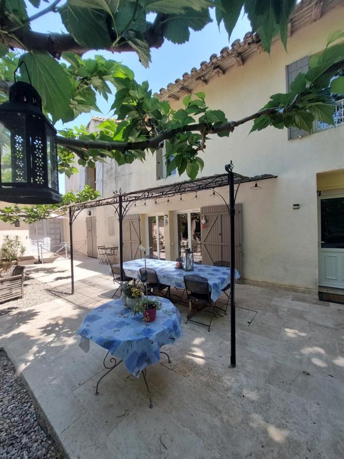 Mas Des Cigognes Bed & Breakfast Le Thor Luaran gambar