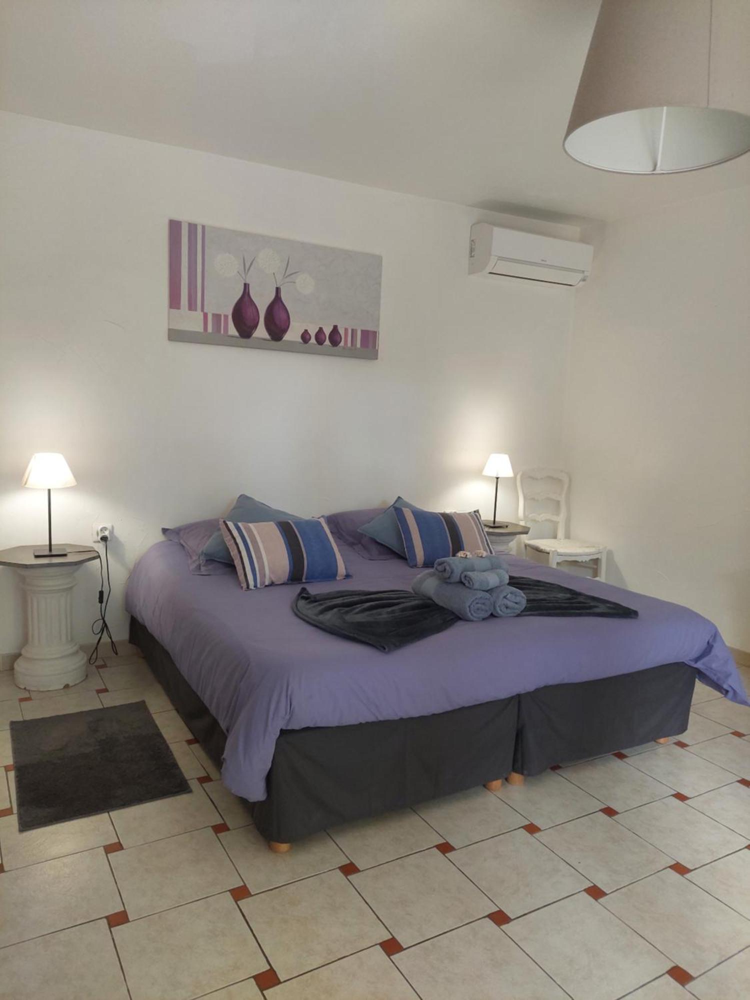 Mas Des Cigognes Bed & Breakfast Le Thor Luaran gambar