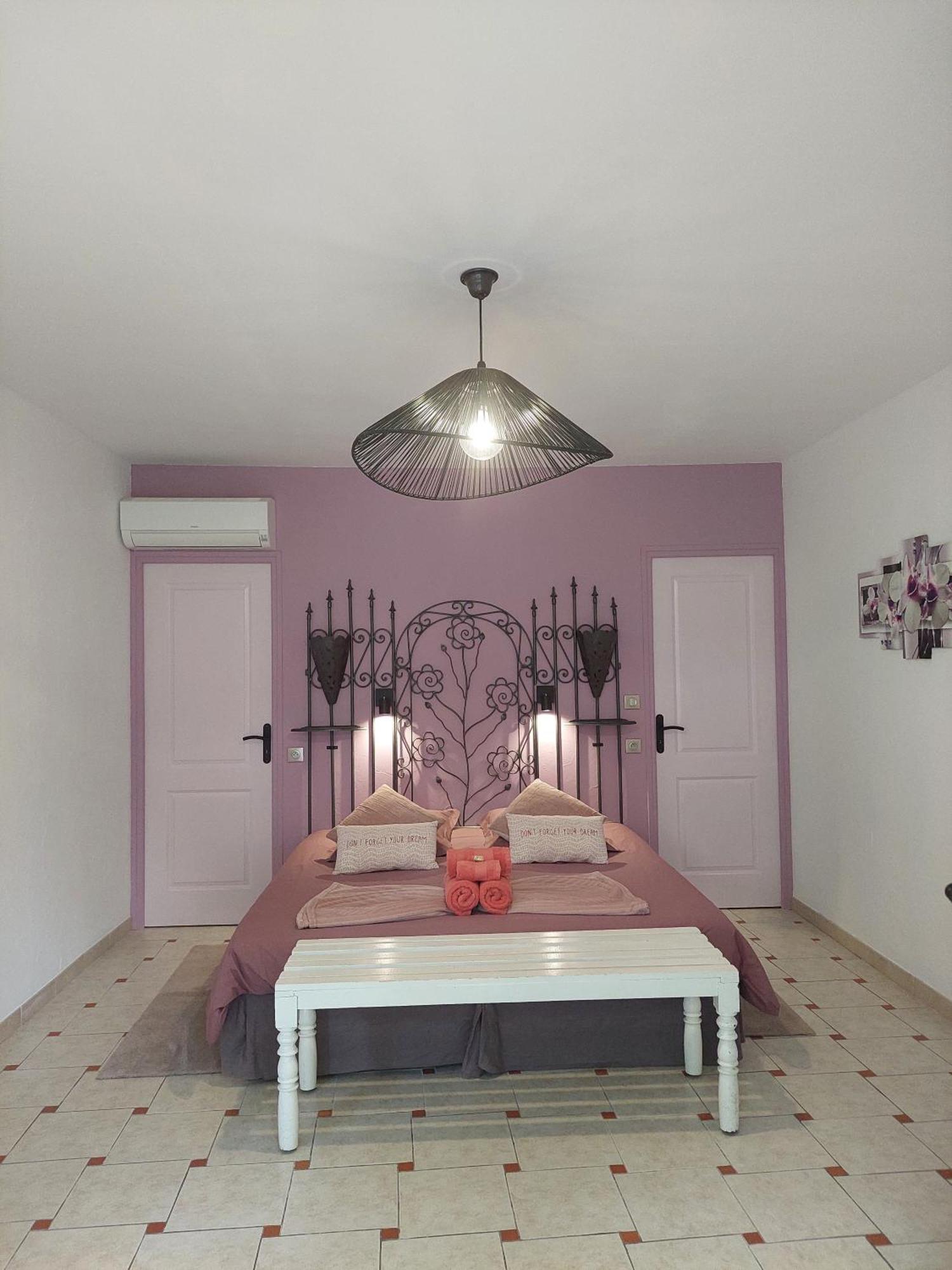 Mas Des Cigognes Bed & Breakfast Le Thor Luaran gambar