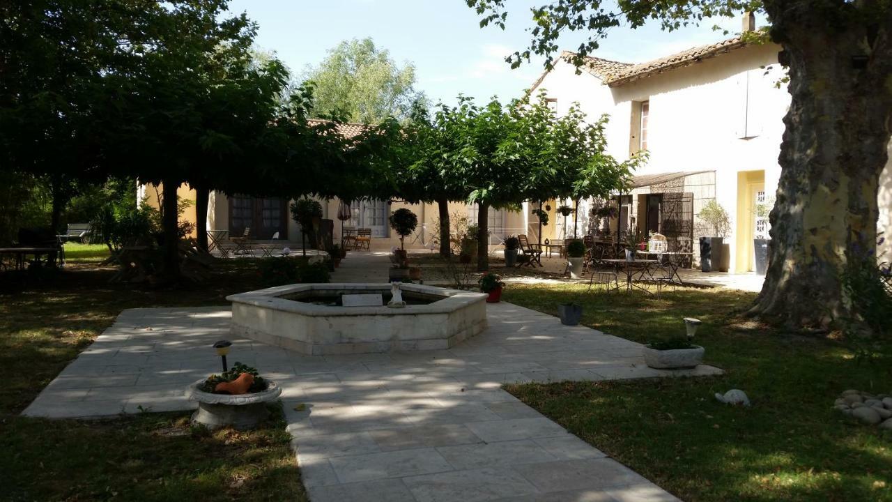 Mas Des Cigognes Bed & Breakfast Le Thor Luaran gambar