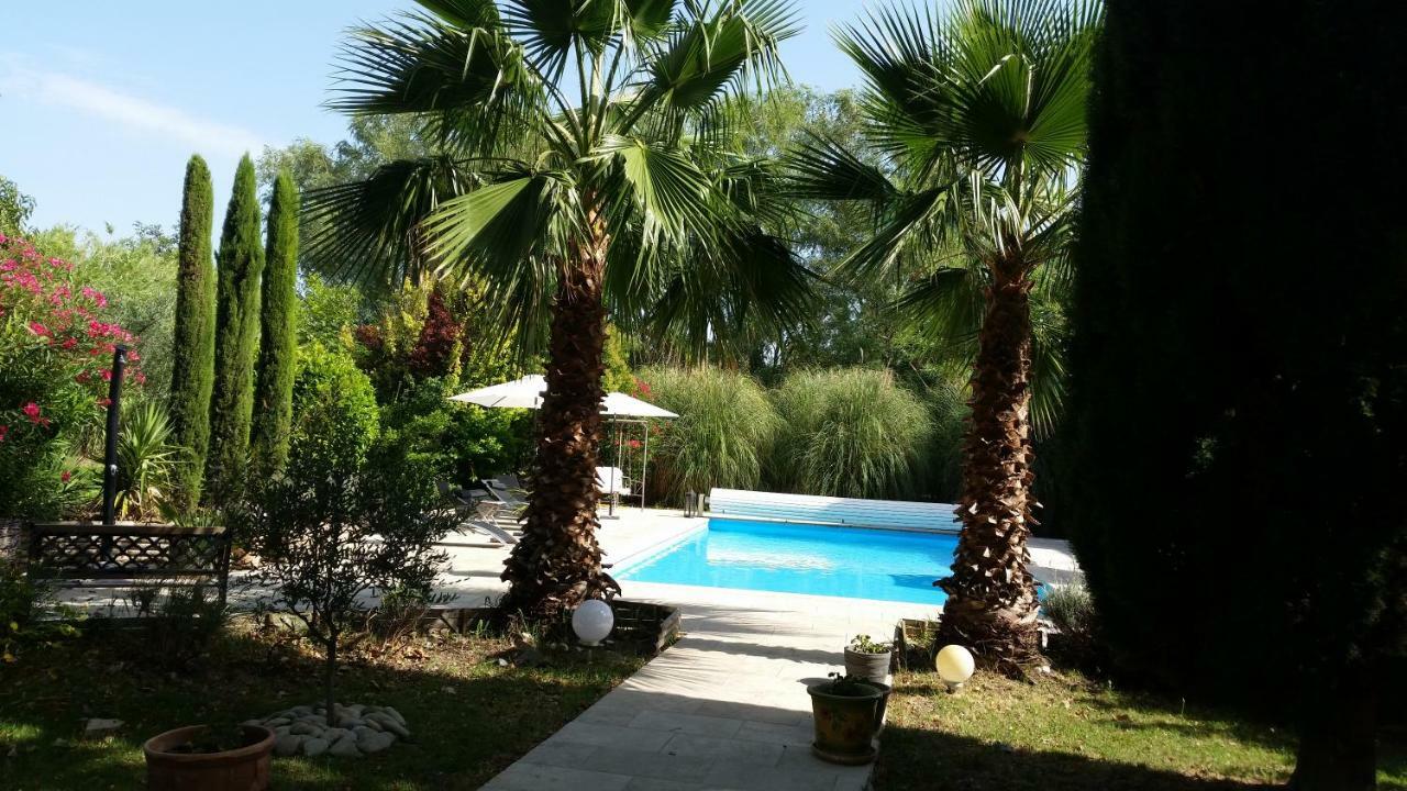 Mas Des Cigognes Bed & Breakfast Le Thor Luaran gambar