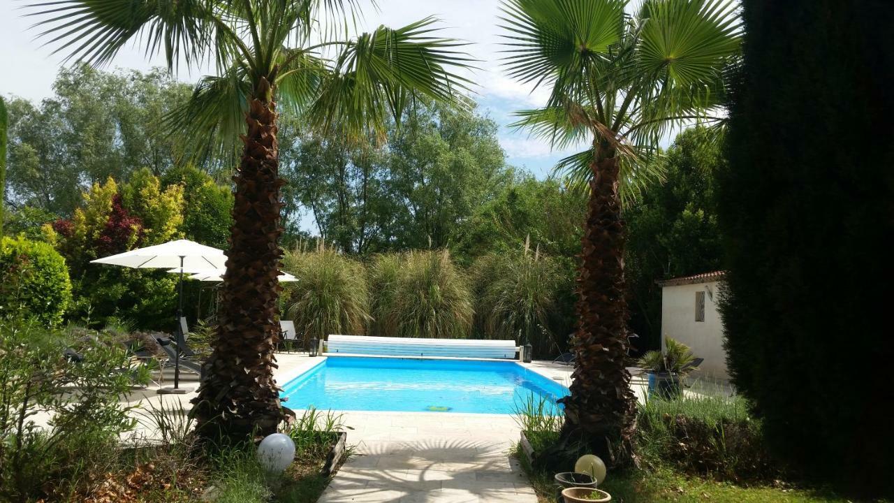 Mas Des Cigognes Bed & Breakfast Le Thor Luaran gambar